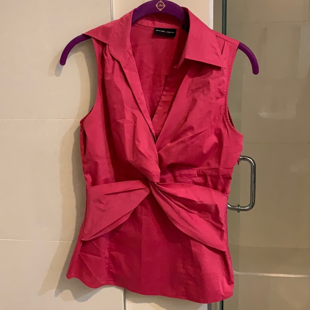 Sleeveless professional top